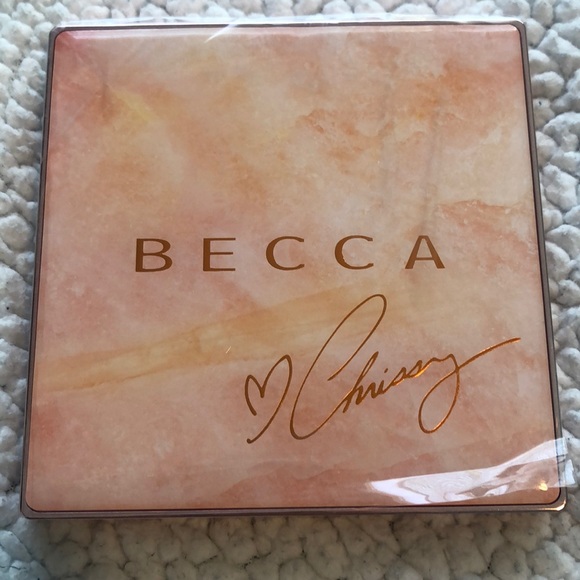 Becca X Chrissy Teigen Glow Face Palette - Picture 3 of 4